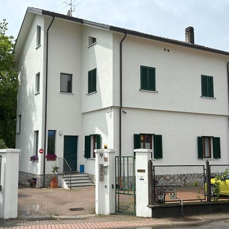 Casa Vacanze Magnolia Borgo Ticino ภายนอก รูปภาพ
