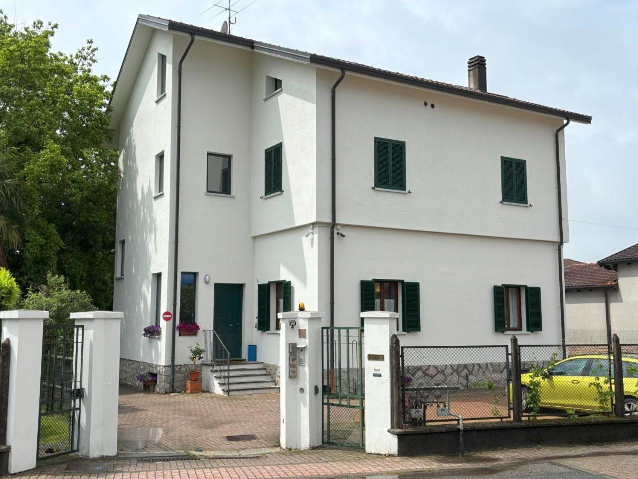 Casa Vacanze Magnolia Borgo Ticino ภายนอก รูปภาพ