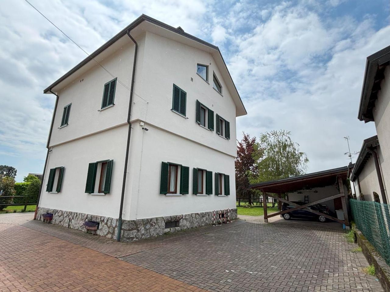 Casa Vacanze Magnolia Borgo Ticino ภายนอก รูปภาพ