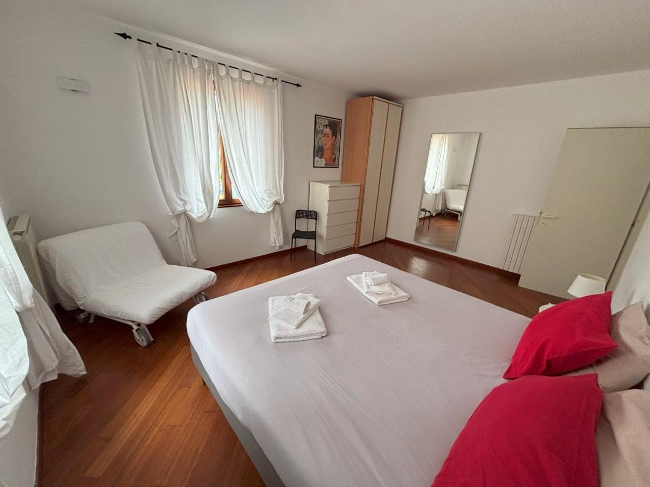 Casa Vacanze Magnolia Borgo Ticino ภายนอก รูปภาพ