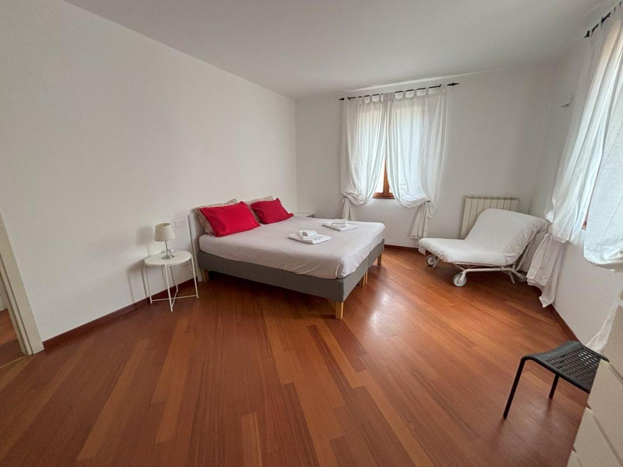 Casa Vacanze Magnolia Borgo Ticino ภายนอก รูปภาพ