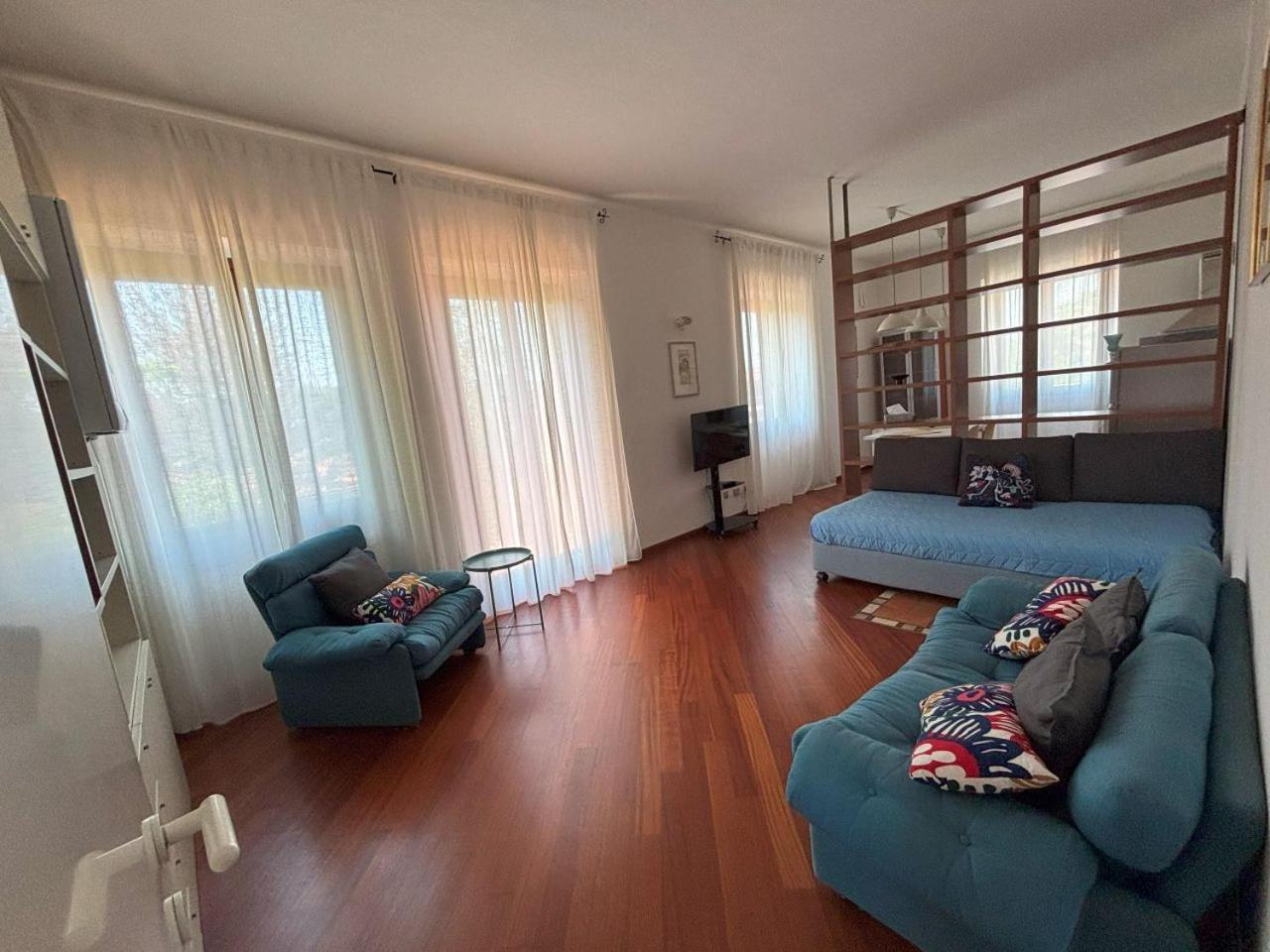 Casa Vacanze Magnolia Borgo Ticino ภายนอก รูปภาพ