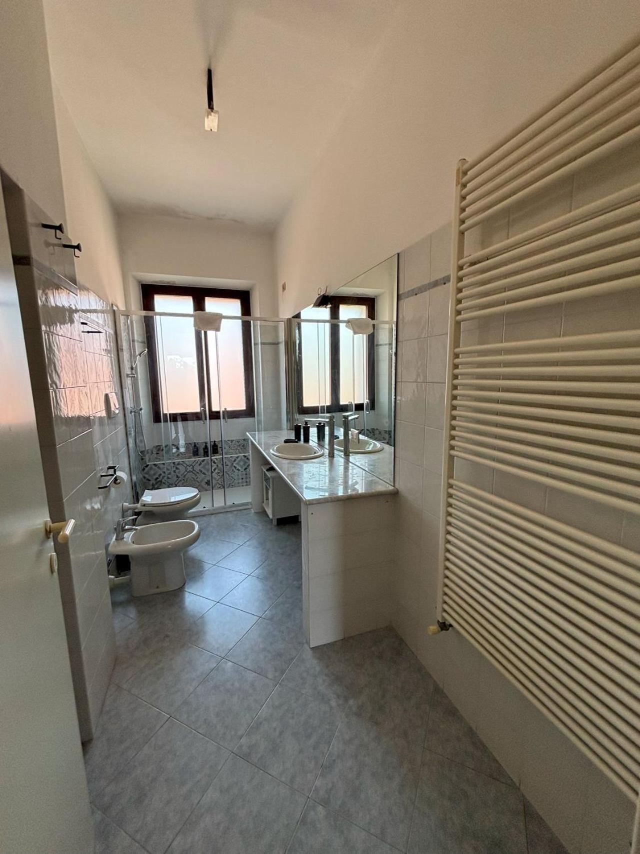 Casa Vacanze Magnolia Borgo Ticino ภายนอก รูปภาพ