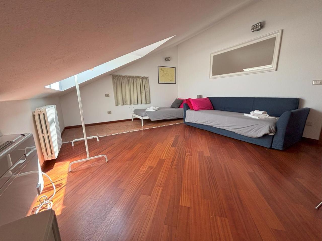 Casa Vacanze Magnolia Borgo Ticino ภายนอก รูปภาพ