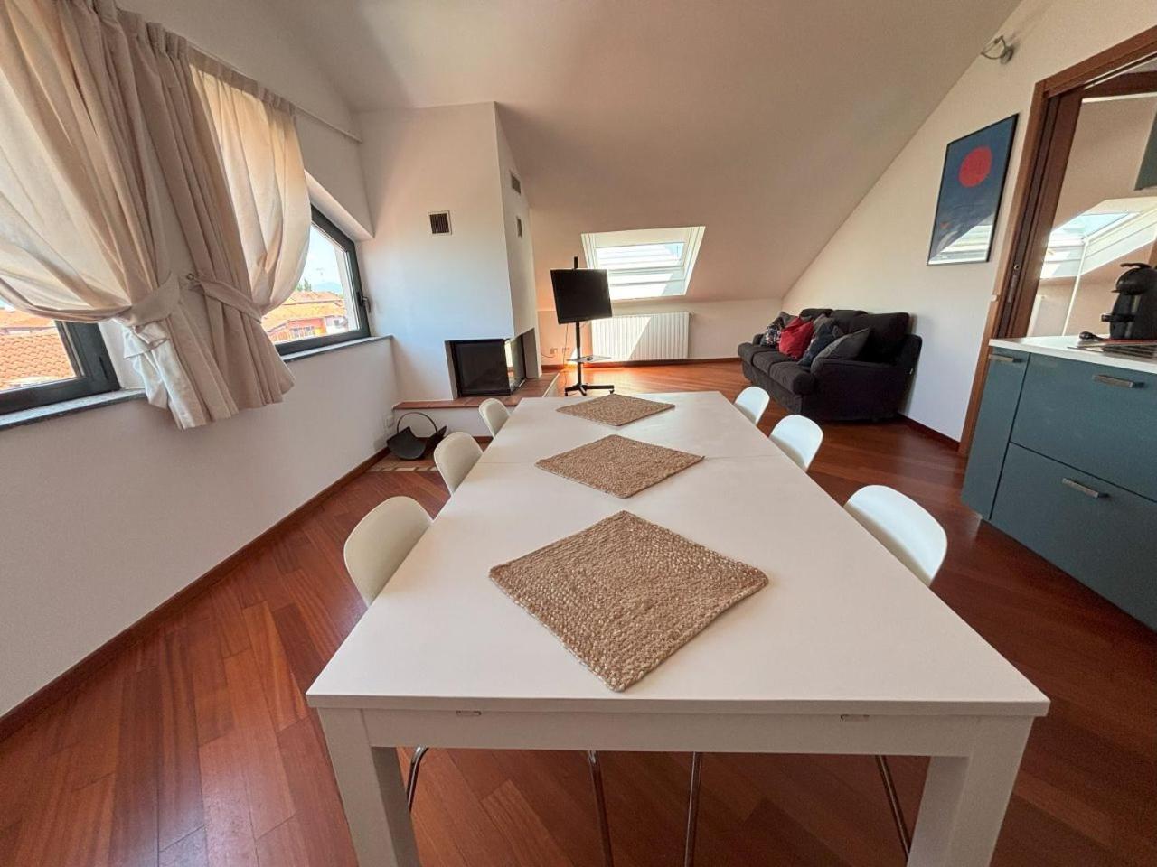 Casa Vacanze Magnolia Borgo Ticino ภายนอก รูปภาพ