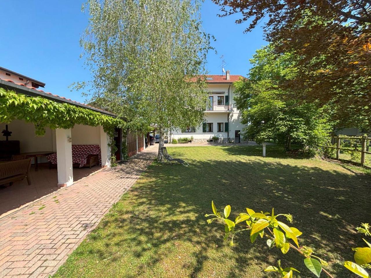 Casa Vacanze Magnolia Borgo Ticino ภายนอก รูปภาพ