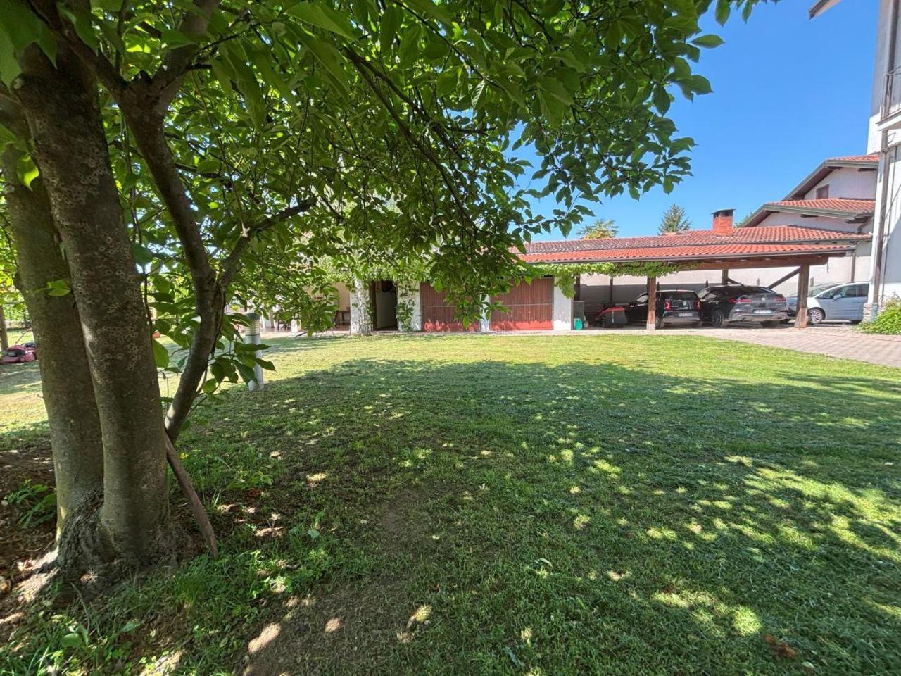 Casa Vacanze Magnolia Borgo Ticino ภายนอก รูปภาพ