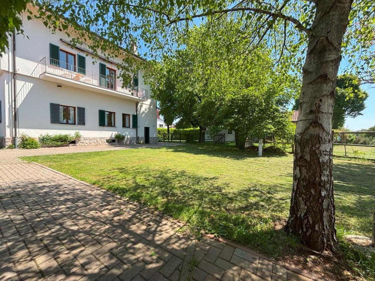 Casa Vacanze Magnolia Borgo Ticino ภายนอก รูปภาพ