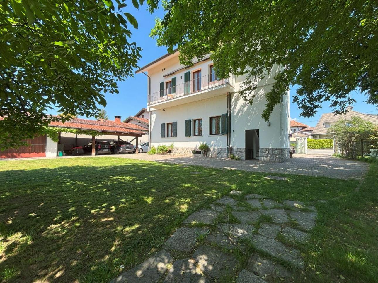 Casa Vacanze Magnolia Borgo Ticino ภายนอก รูปภาพ